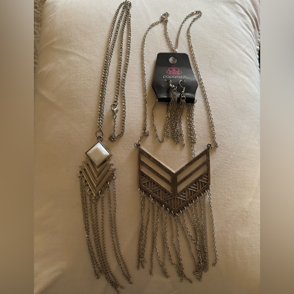 Paparazzi Silver Geometric Necklace Set